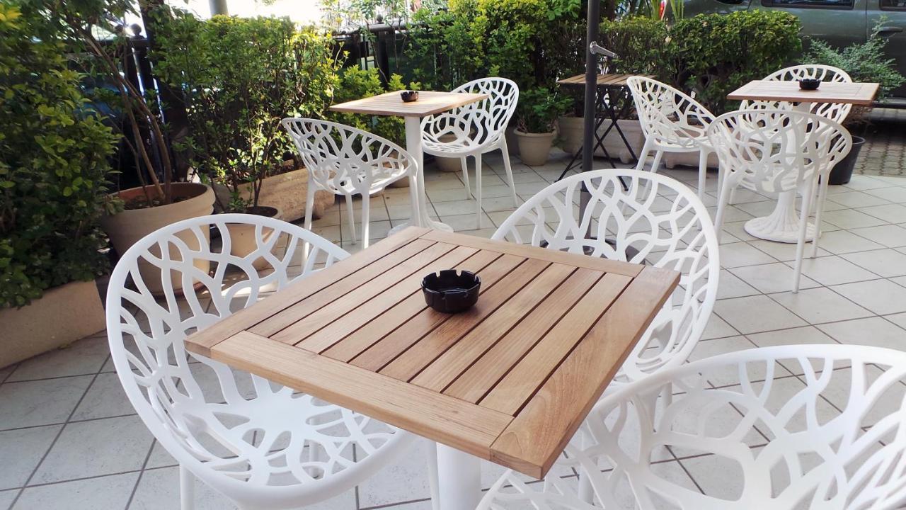 Hotel Aria Di Mare - Bed & Brunch In Centro A リッチョーネ エクステリア 写真