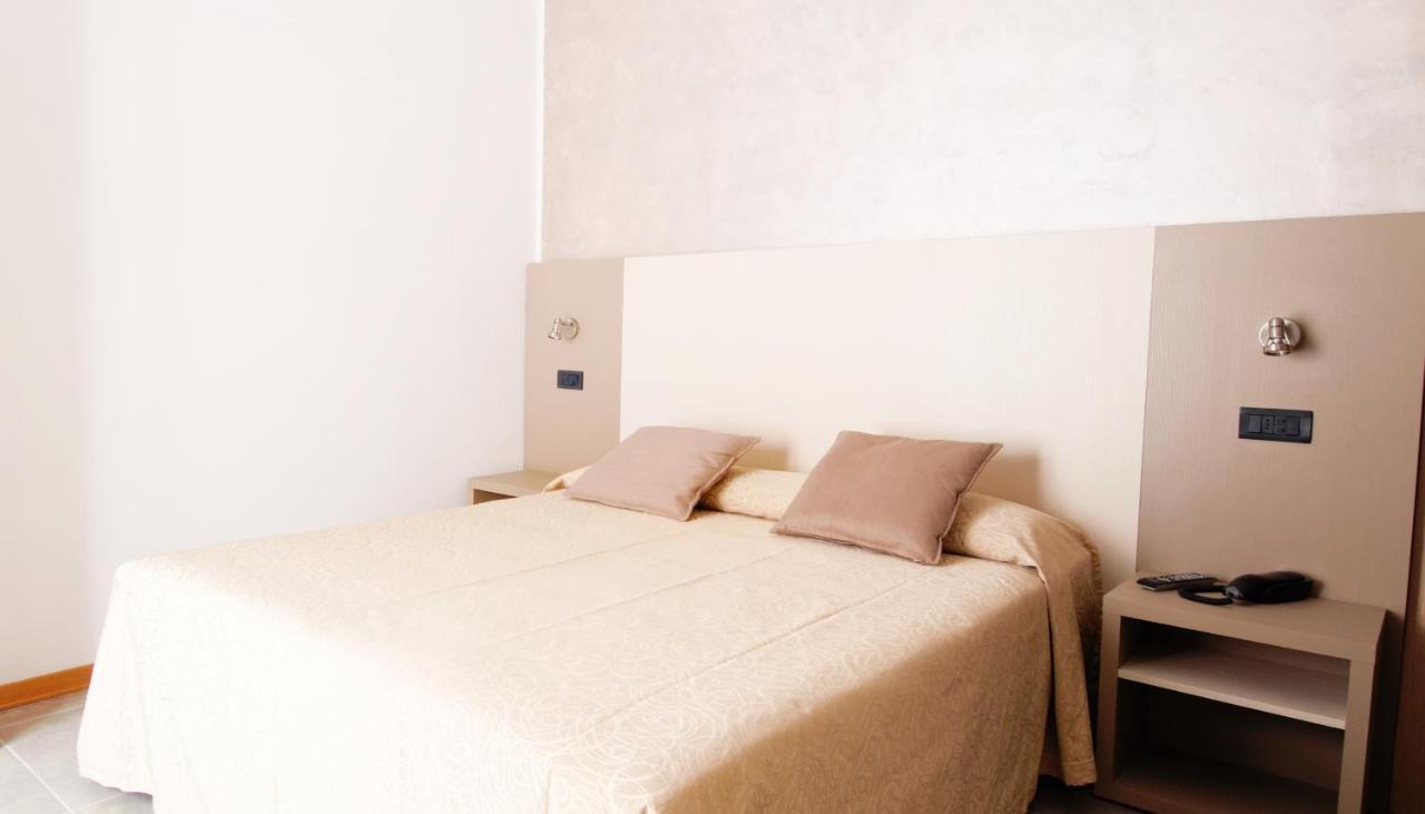 Hotel Aria Di Mare - Bed & Brunch In Centro A リッチョーネ エクステリア 写真