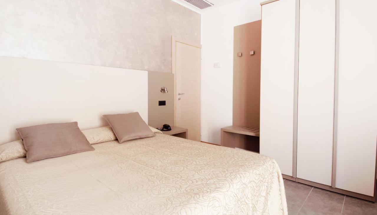Hotel Aria Di Mare - Bed & Brunch In Centro A リッチョーネ エクステリア 写真