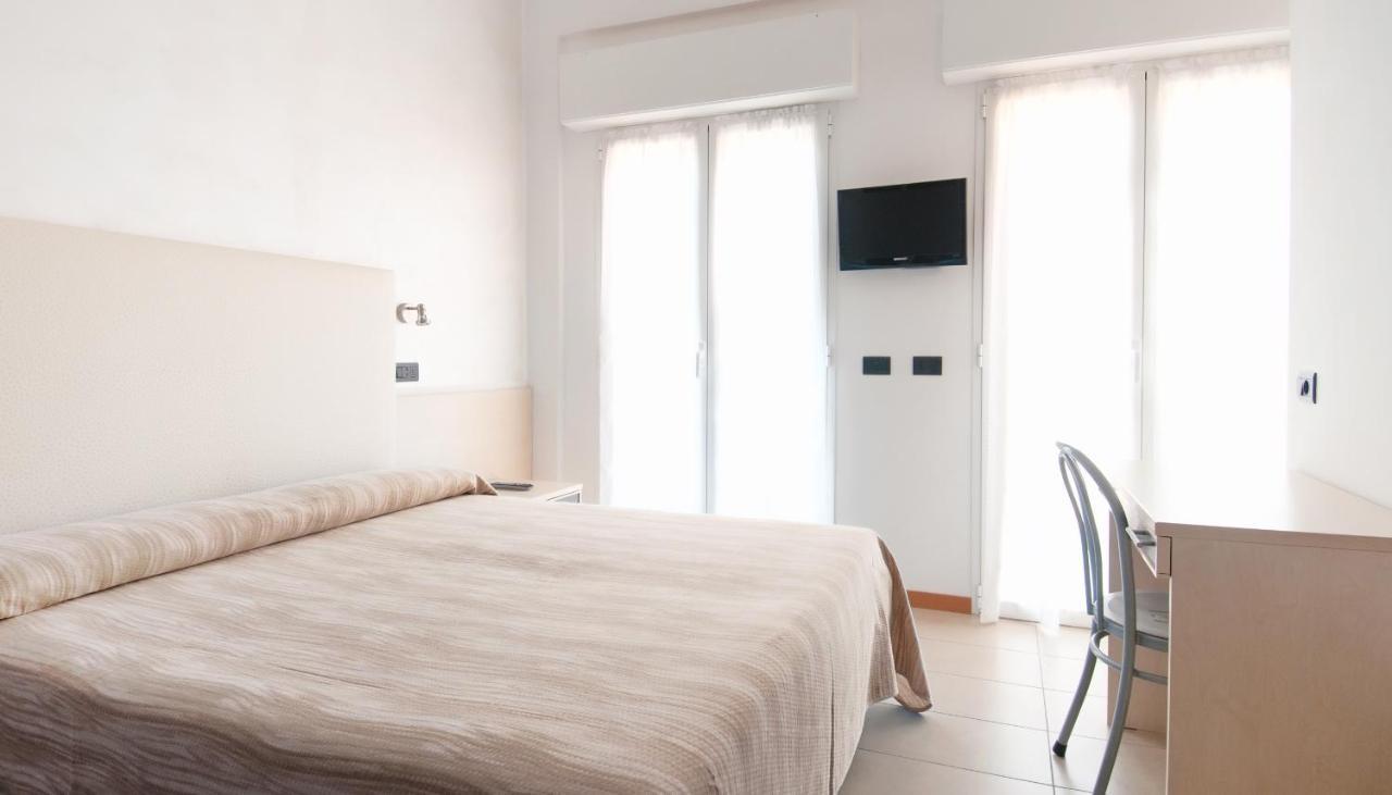 Hotel Aria Di Mare - Bed & Brunch In Centro A リッチョーネ エクステリア 写真